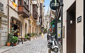 Stella Stays Istanbul Galata